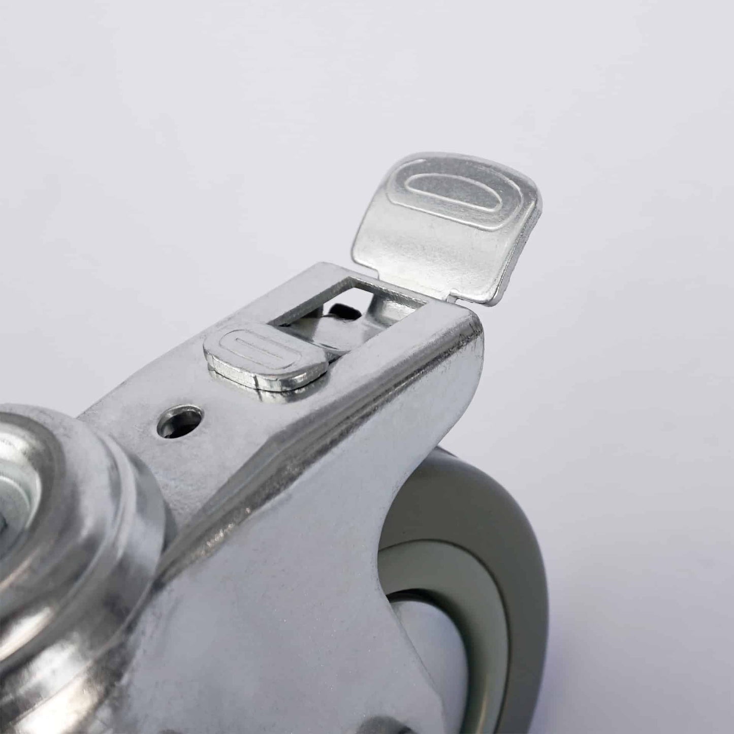 Ø 50 mm | Ruota girevole con freno Battistrada in plastica-gomma Fissaggio a vite Cuscinetto a strisciamento Capacità di carico 25 kg | 3064-50